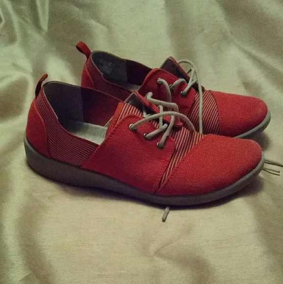 clarks ladies red shoes